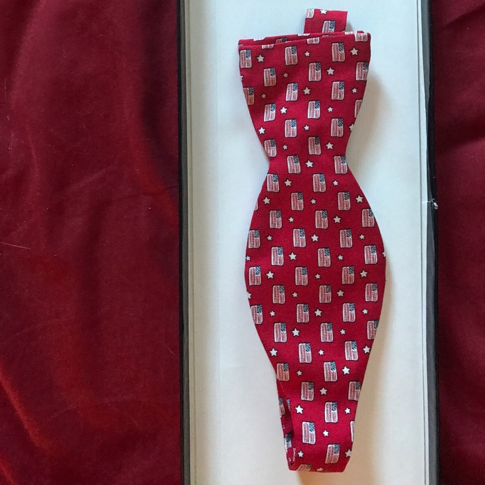 Men's vineyard vines bow tie