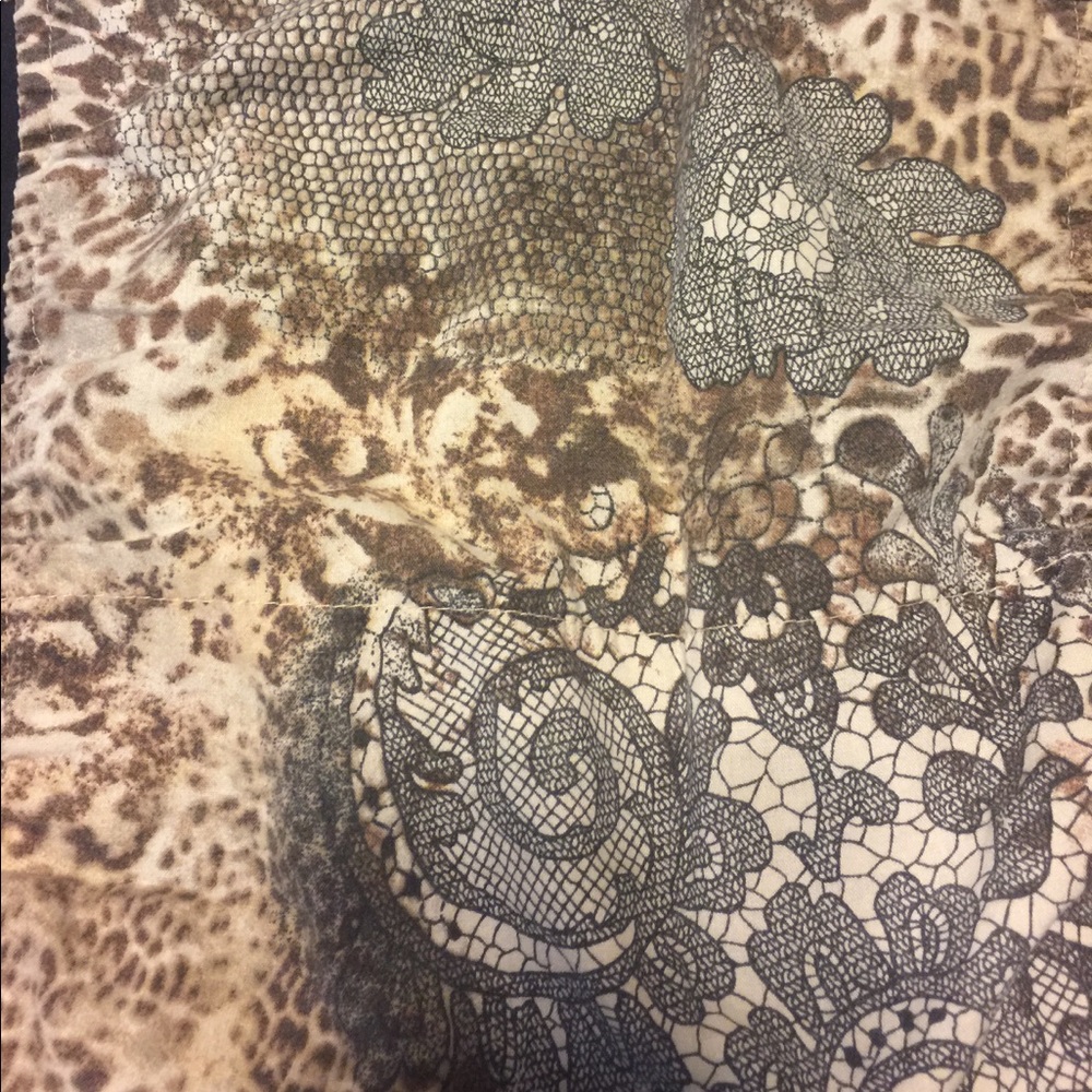 Small Scrub Top - Picture 2 of 3
