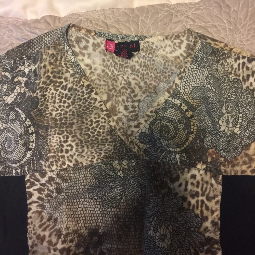 Small Scrub Top - Picture 3 of 3