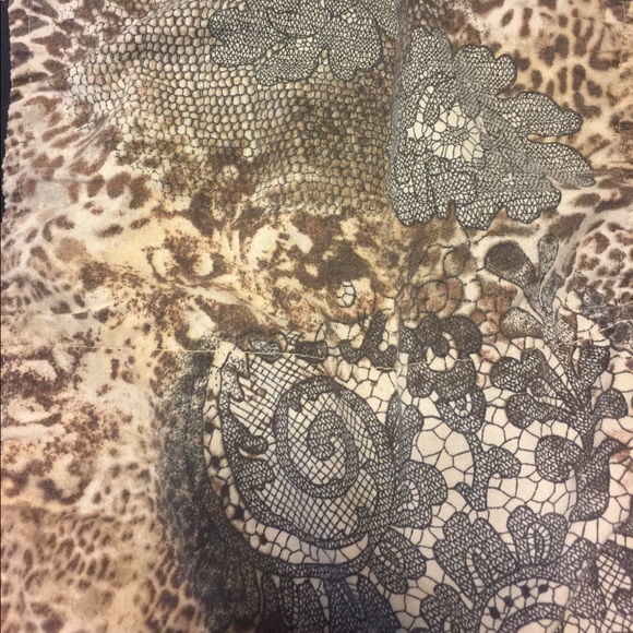 Small Scrub Top - Picture 2 of 3