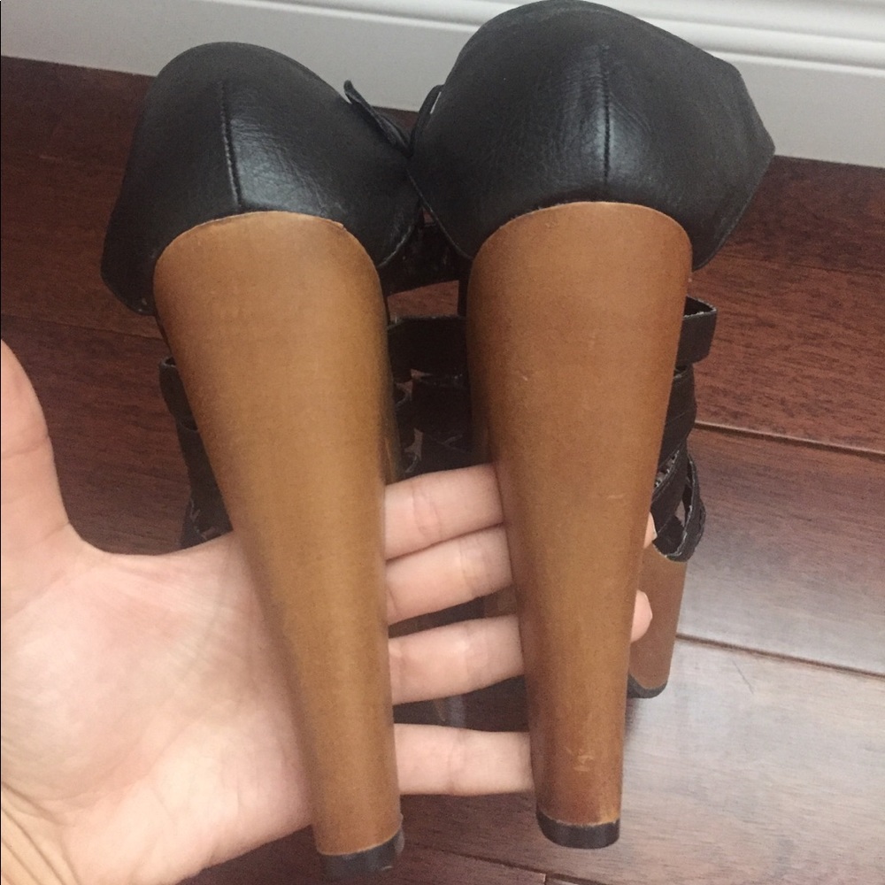 Heels - Picture 2 of 4