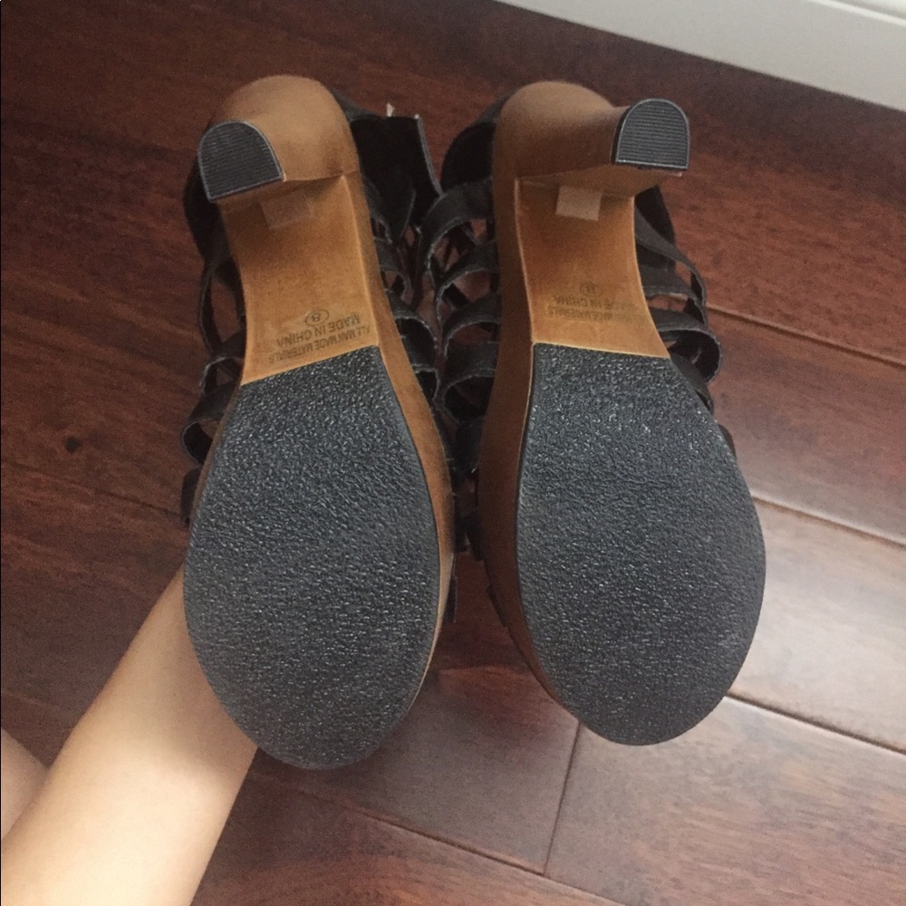 Heels - Picture 4 of 4