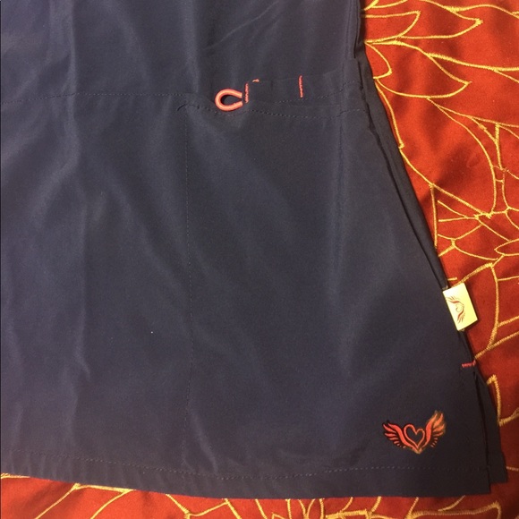 Small Scrub Top - Picture 2 of 4