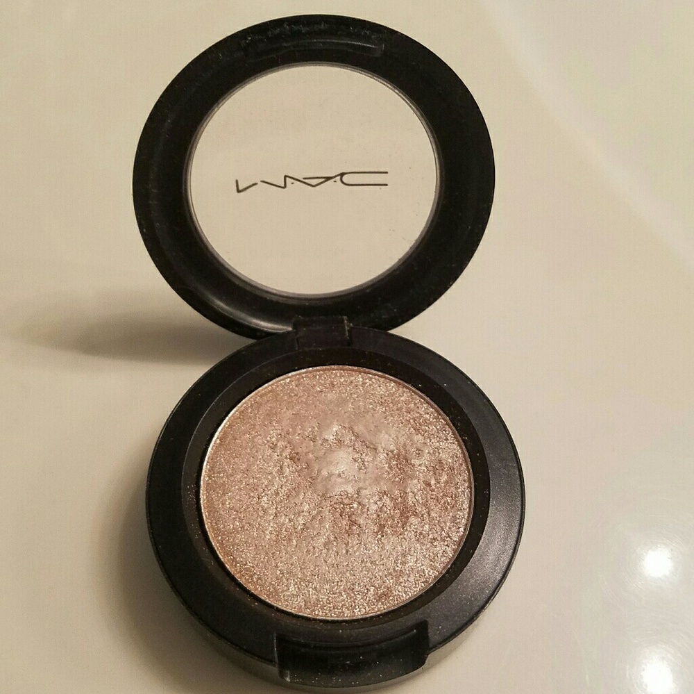 MAC Pressed Pigment in Blonde Streak