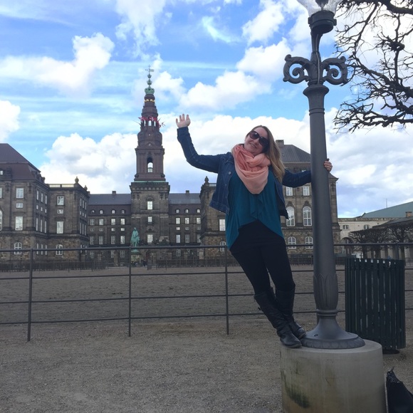 Meet Your Posher, Alyssa - Picture 3 of 8