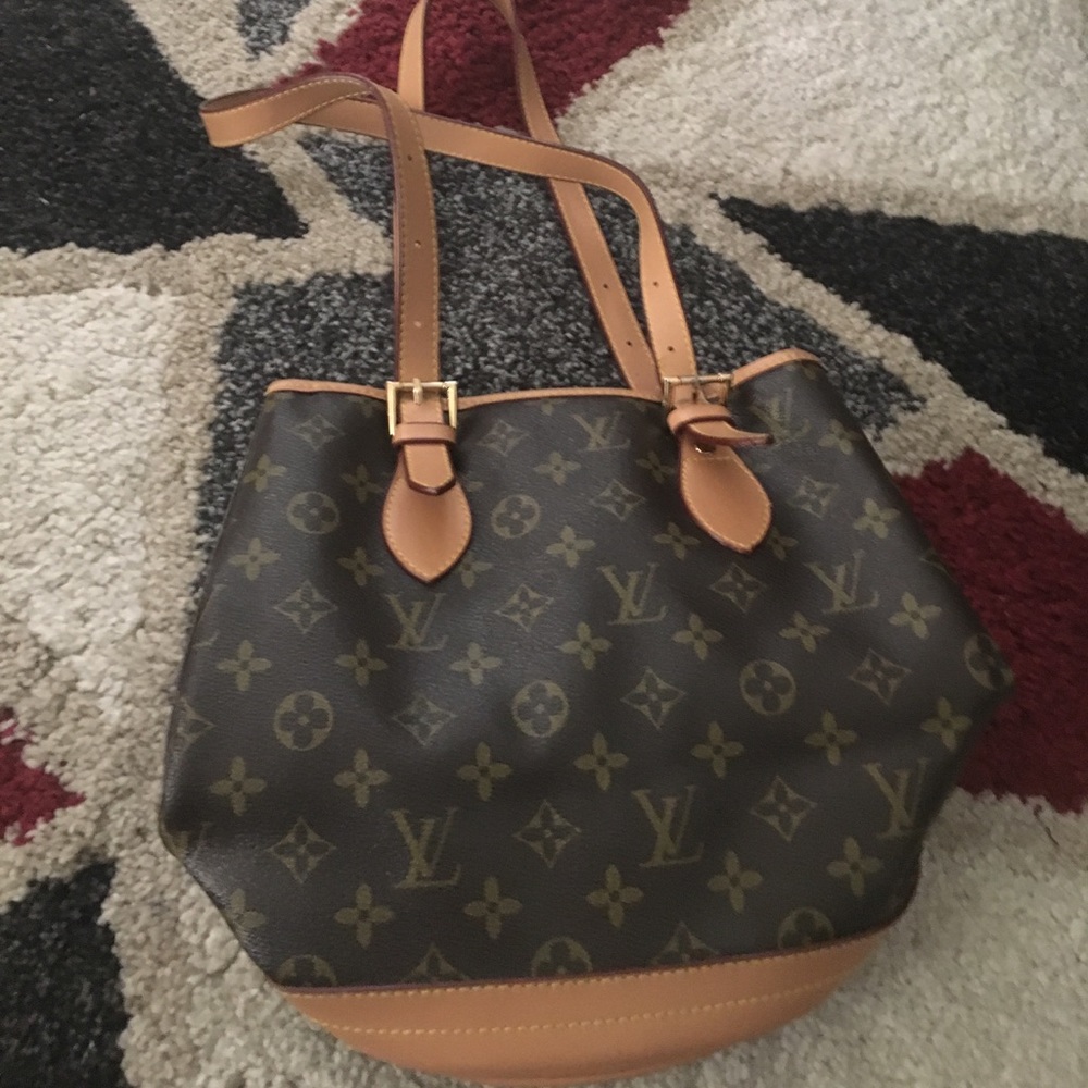 Authentic bucket small Louis Vuitton shoulder bag