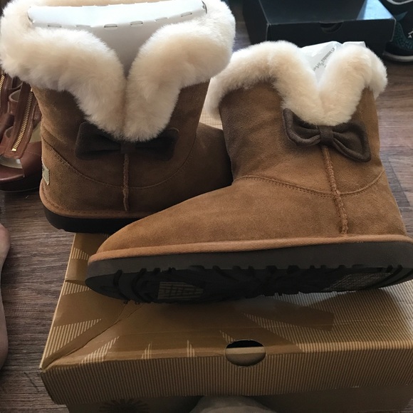 UGG - Picture 2 of 3