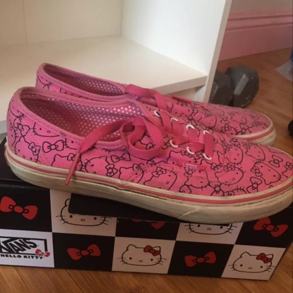 ❌❌❌ SOLD ❌❌❌ Pink Hello Kitty vans