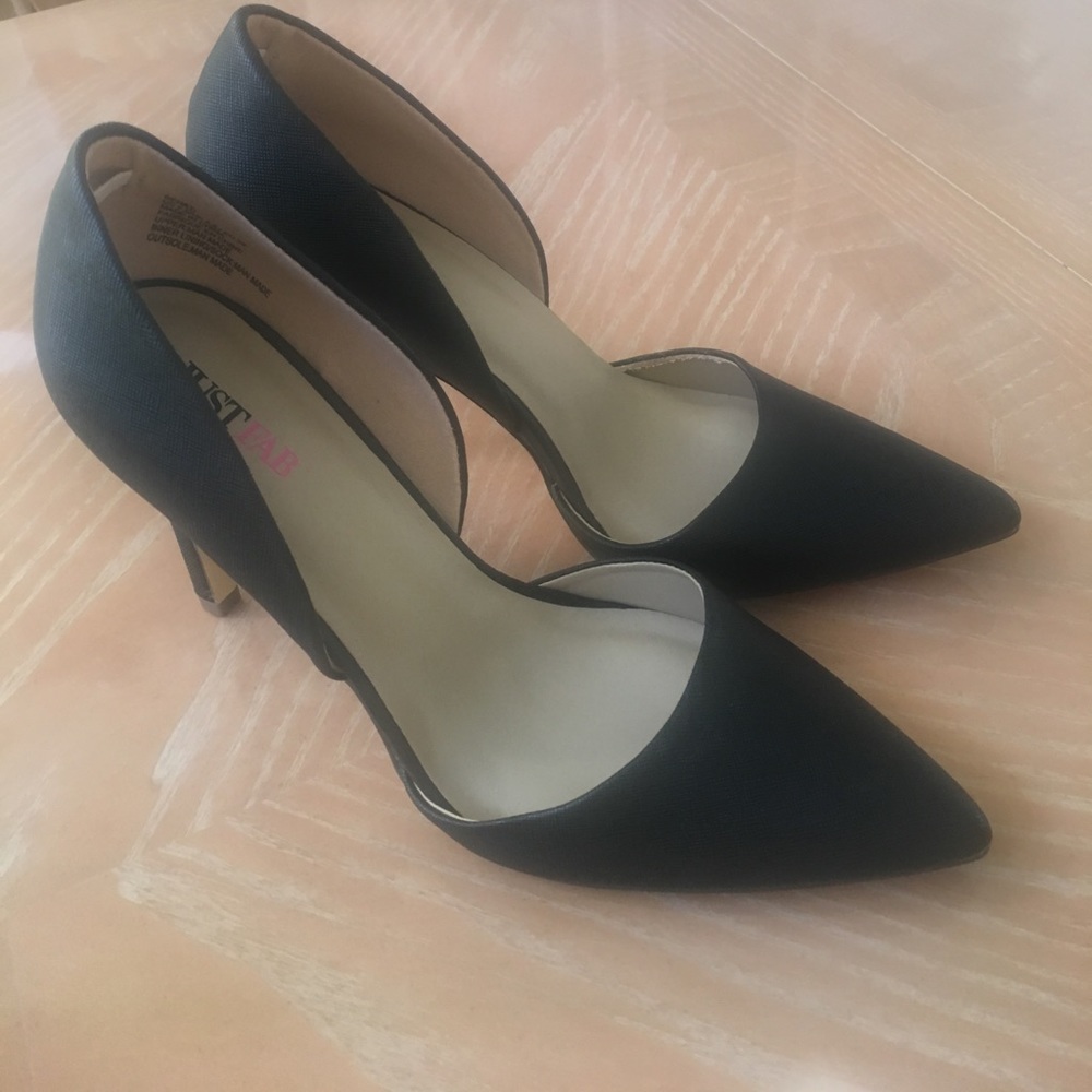Black pumps size 7.5  never worn
