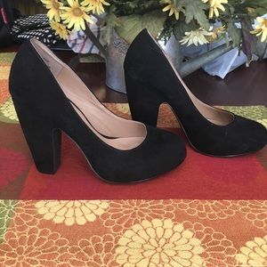 Comfy black heels