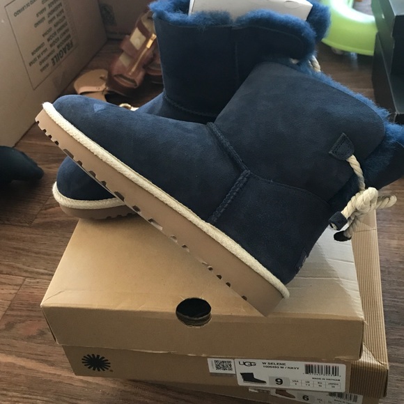 UGG - Picture 2 of 3