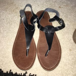 Black thong sandals.