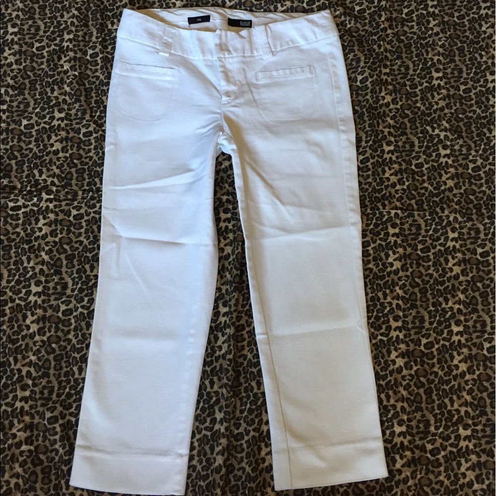 Women's a.n.a white cropped dressy capris sz. 8 🌸