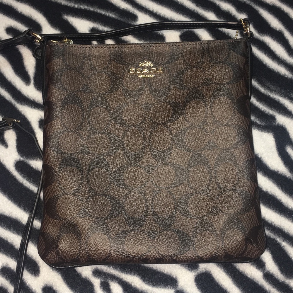 Signature Coach north/south crossbody