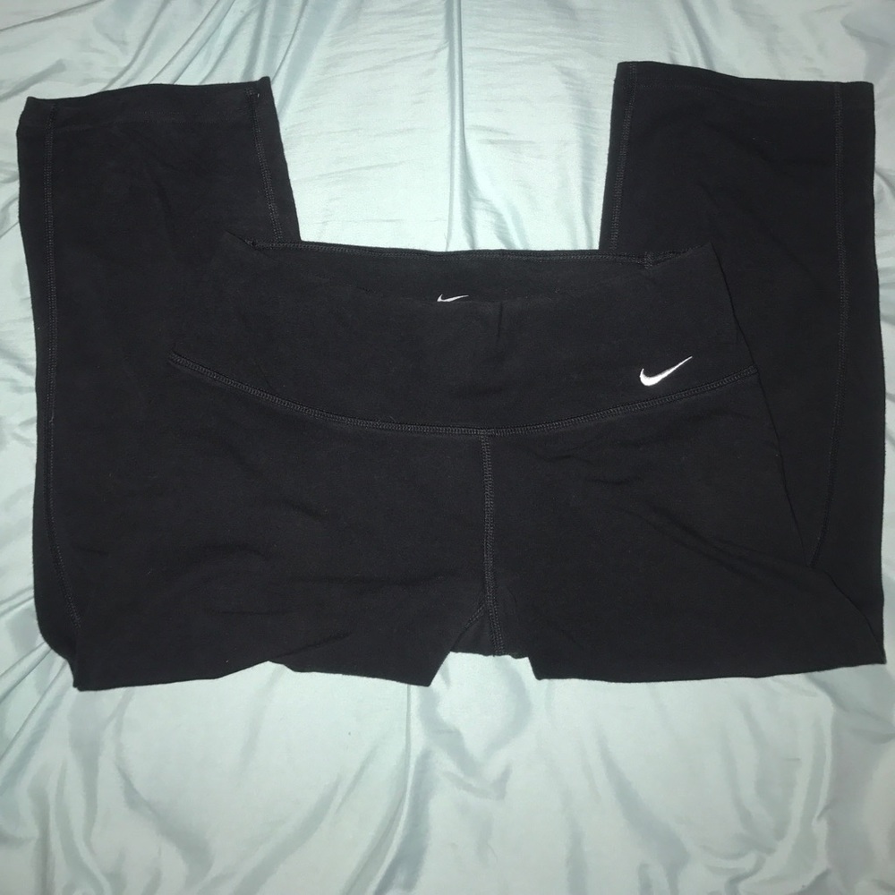 NIKE DRIFIT CROP LEGGINGS!