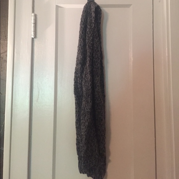Black and Grey knit scarf - Picture 1 of 1