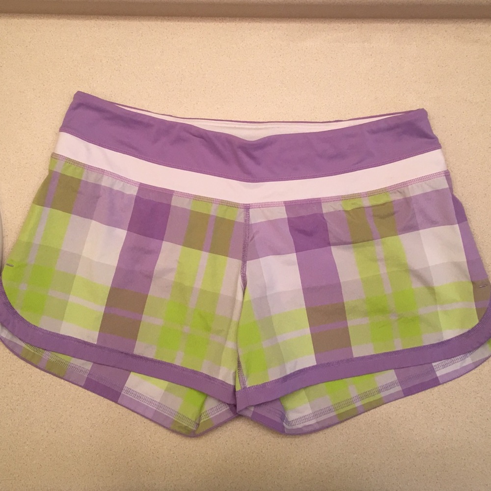 LULULEMON GROOVY SHORTS SIZE 8