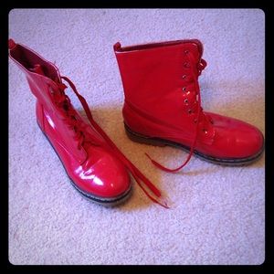 Reneze Dolly size 6 Red Patent Leather Combat Boot