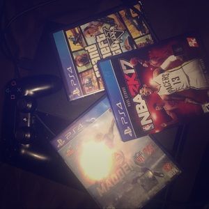 Ps4 System/3 Games/1 Controller