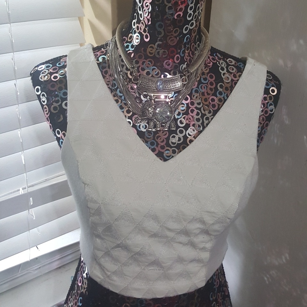 V-neck  Crop Top