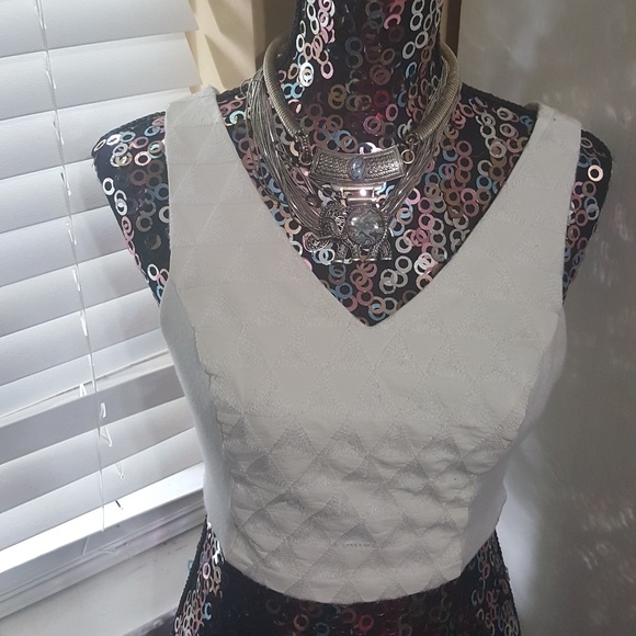 V-neck  Crop Top - Picture 4 of 4