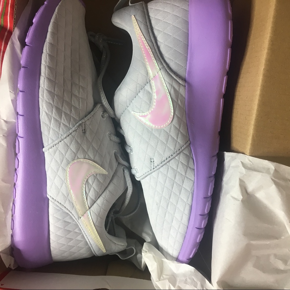•NIKE Roshe Holographic Grey & Purple•