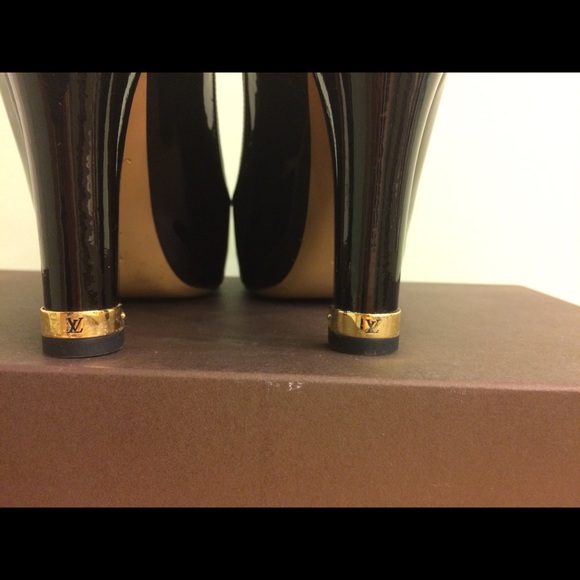 Louis Vuitton Courcelles Strap Sandals - Picture 6 of 6