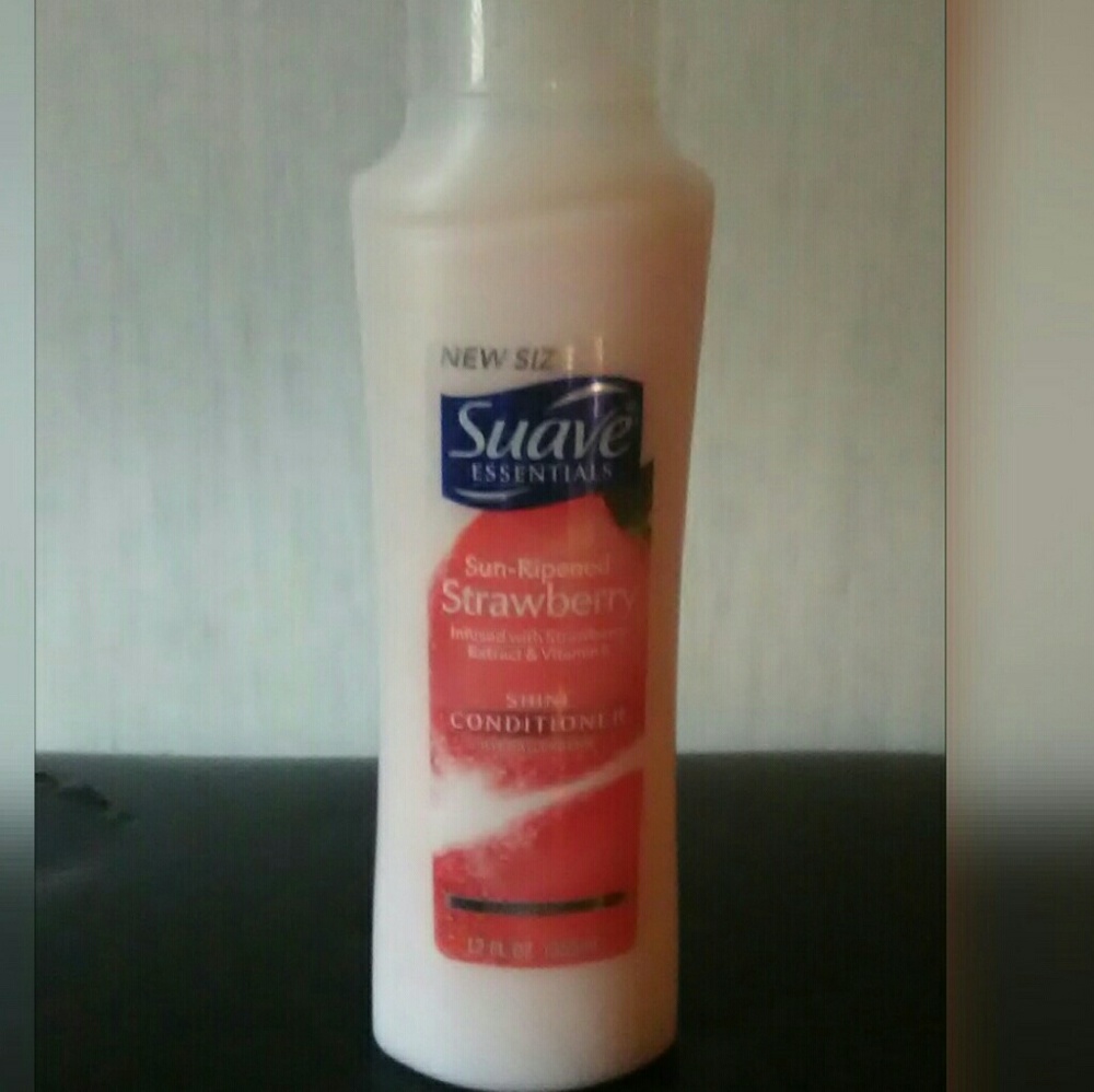 Suave strawberry conditioner