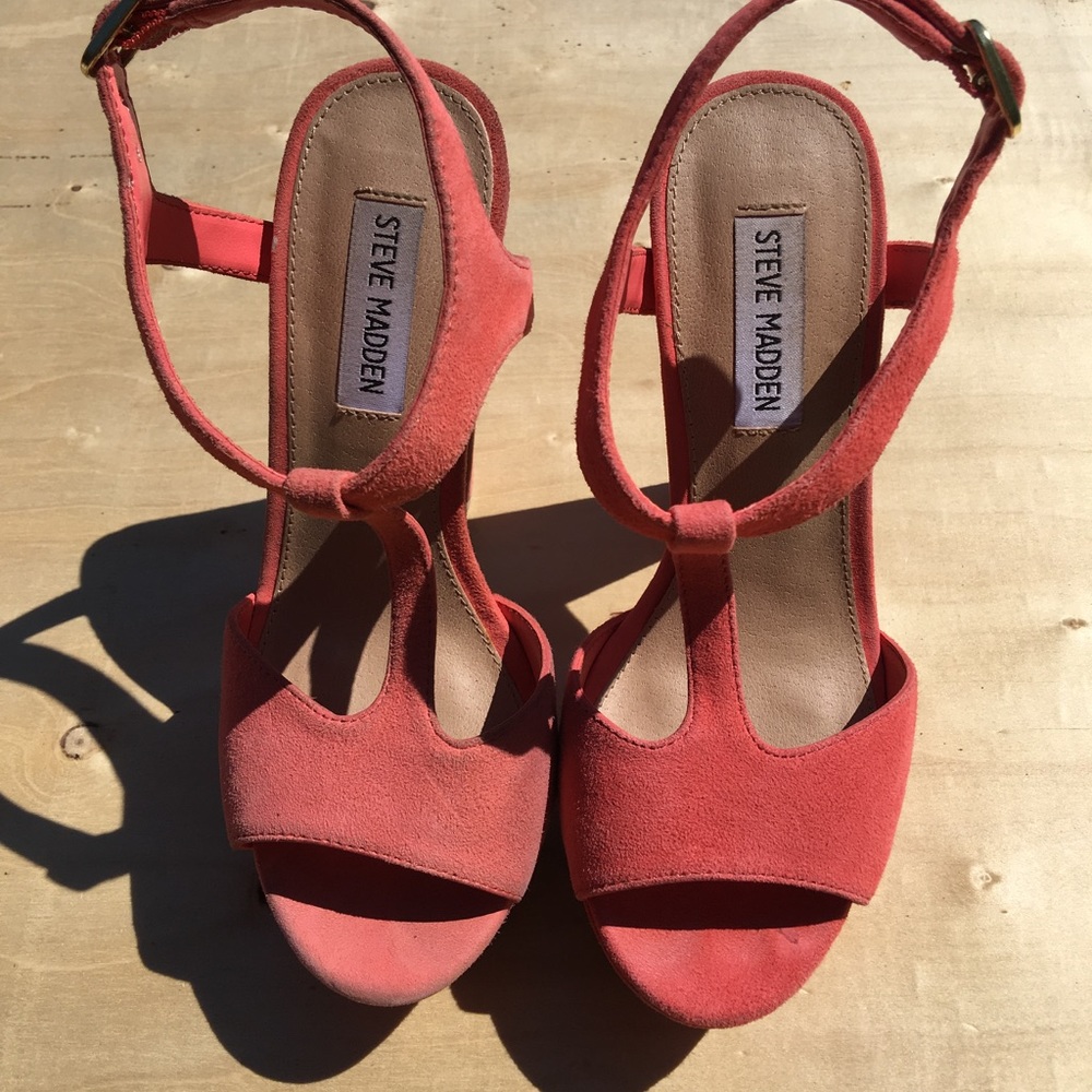 Coral 5 in Steve Madden heels 👠