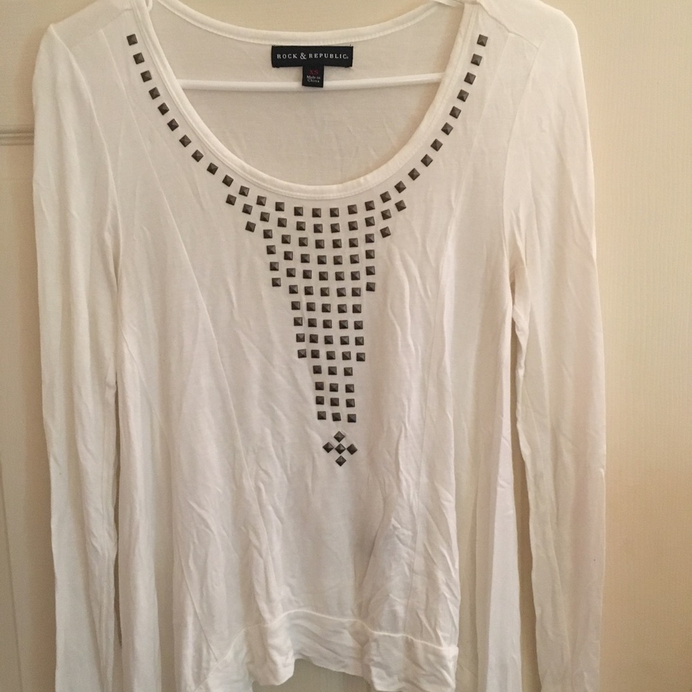 Rock N Republic Sharkbite Hem Top