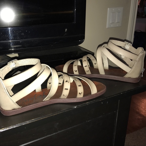 Sandals - Picture 2 of 3