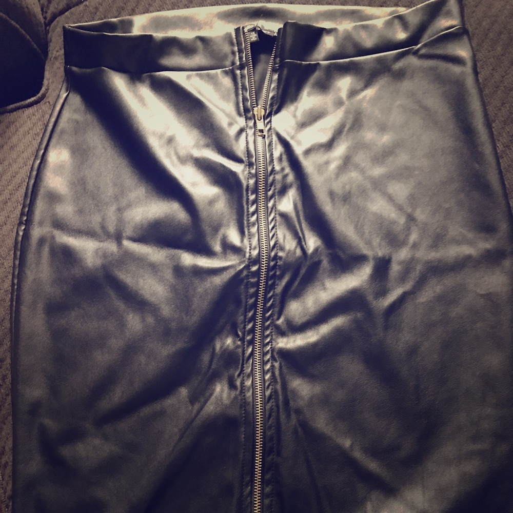 Faux leather full zip front pencil skirt