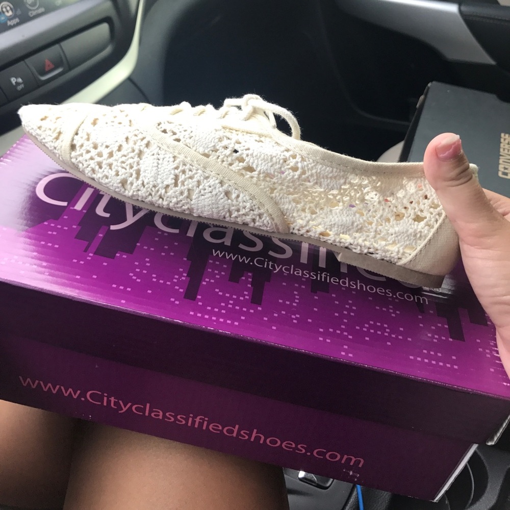 Cute fashionable lace shoes