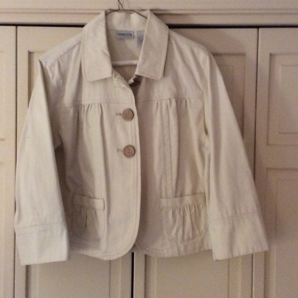 CHICOS - Short Jacket TAN 3 wooden buttons