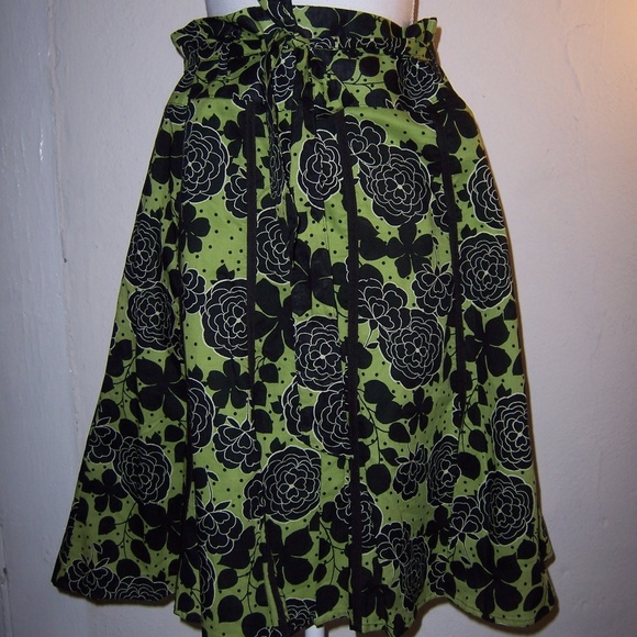 Apt. 9 Dresses & Skirts - Apt 9 Green Black Floral Skirt Size 16