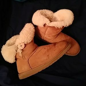 Bailey Button Uggs
