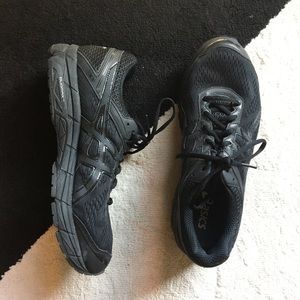 All Black Duramax Asics - Restaurant shoes