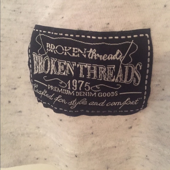 Broken threads Tee - Picture 2 of 4