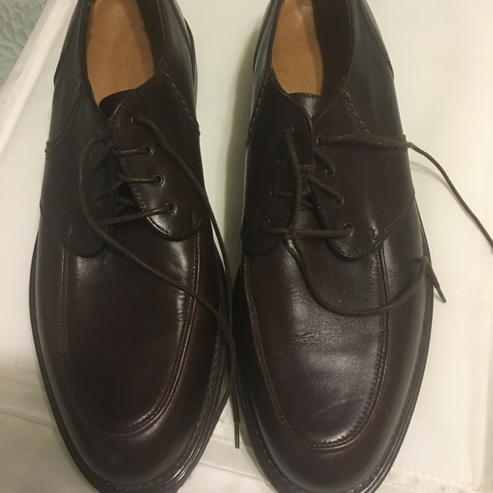 Men's brown dress shoes