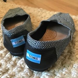 Toms black and white square design shoes