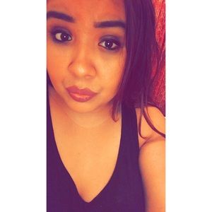 Meet your Posher, Aura