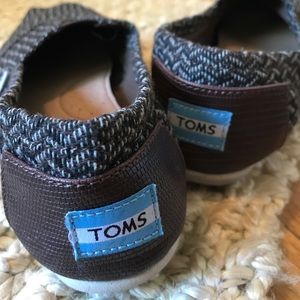 Toms brown and white pattern slip-ons