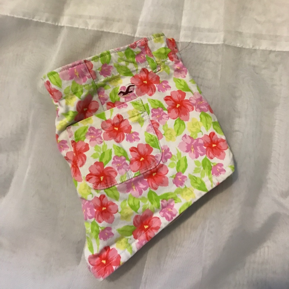 Hollister flower Twill Shortie