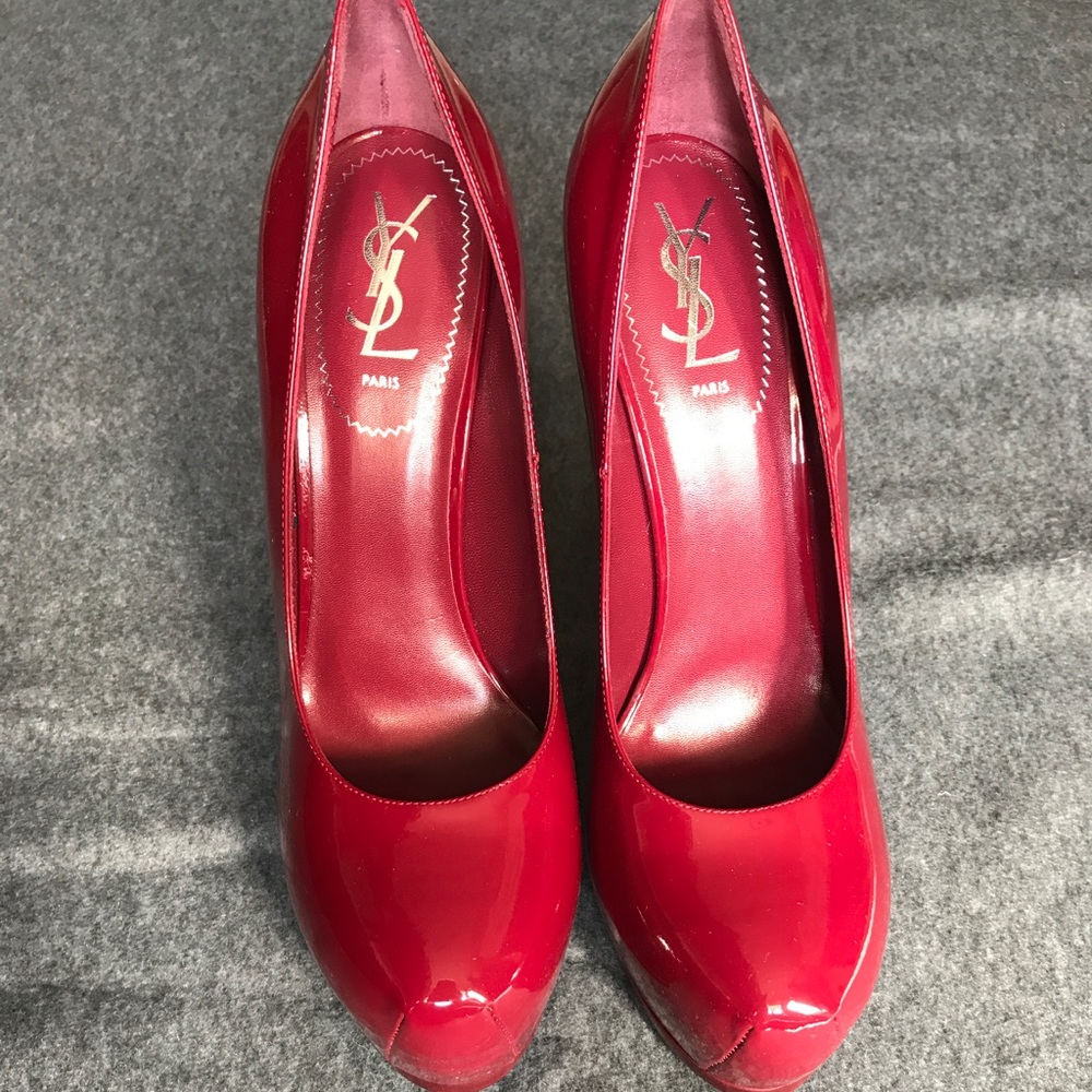Yves Saint Laurent Tribtoo Pump