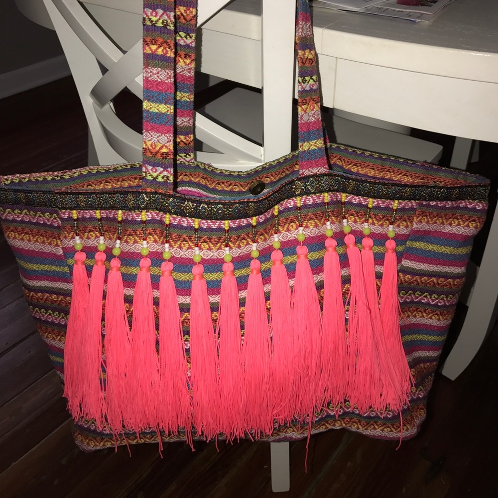 Fun Beach/Travel Tote With Fringe