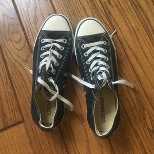 Black low top converse