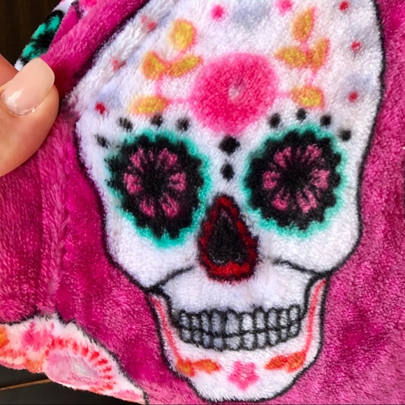 Betsey Johnson Pink Sugar Skull Blanket Queen/Full - Picture 2 of 6