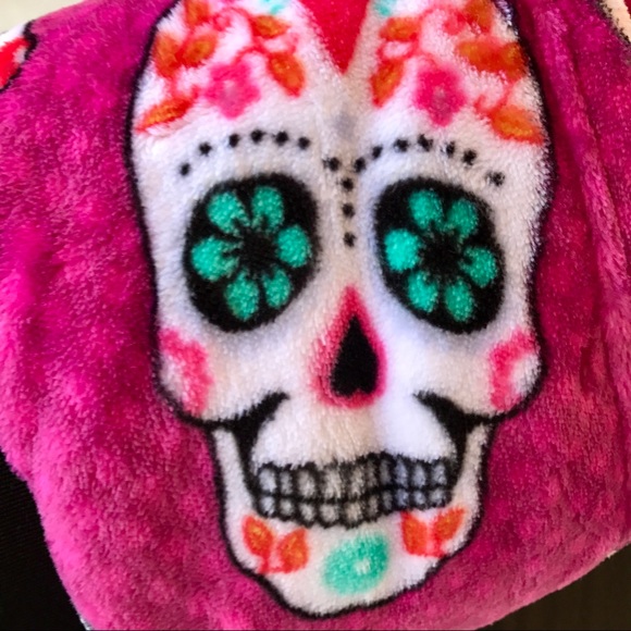 Betsey Johnson Pink Sugar Skull Blanket Queen/Full - Picture 3 of 6