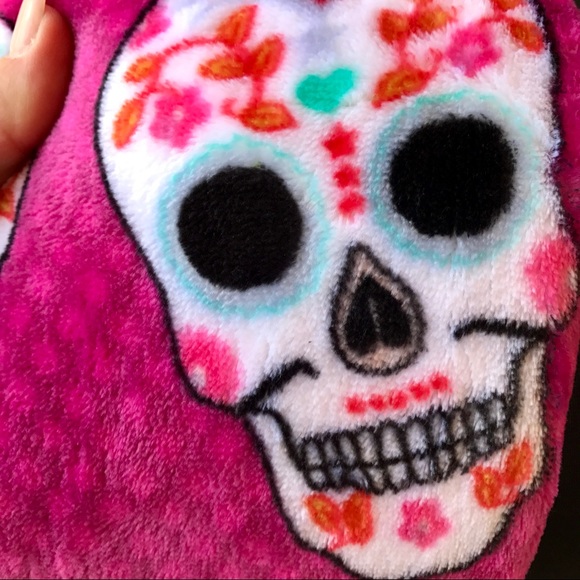 Betsey Johnson Pink Sugar Skull Blanket Queen/Full - Picture 4 of 6