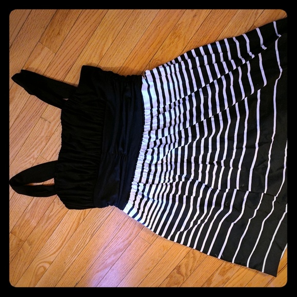 Black and White dress - Picture 1 of 2